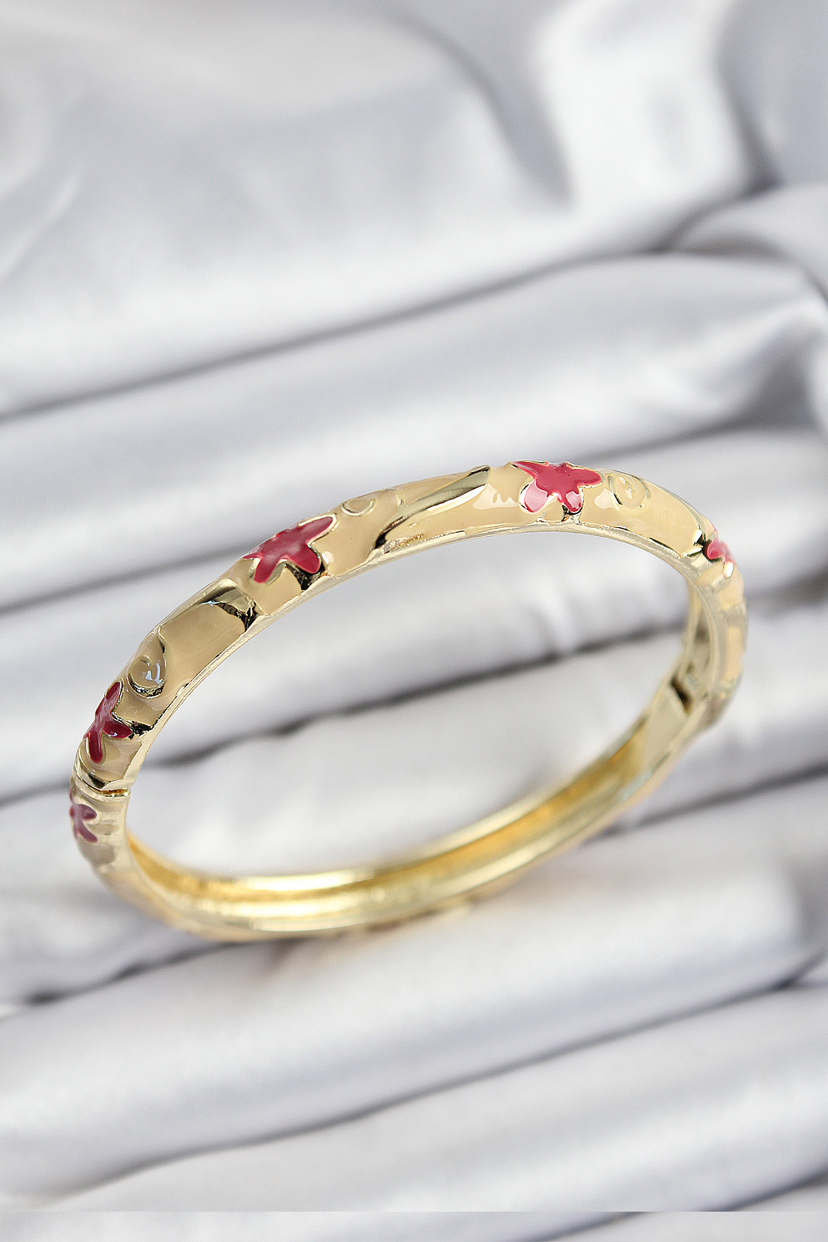 Mineli Pirinç Pembe Ve Krem Çiçek Motifli Gold Renk Kadın Kelepçe