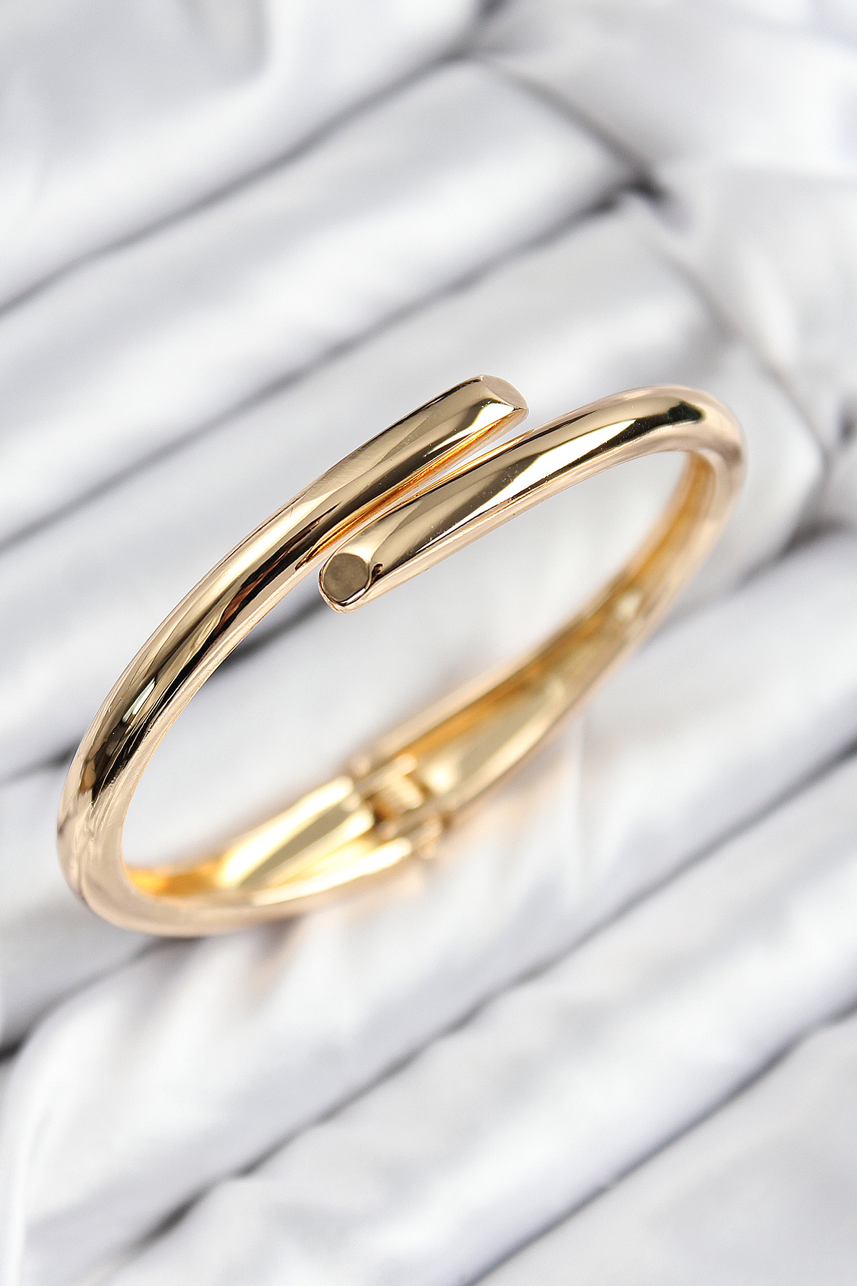 Pirinç Kesik Model Gold Renk Kadın Kelepçe