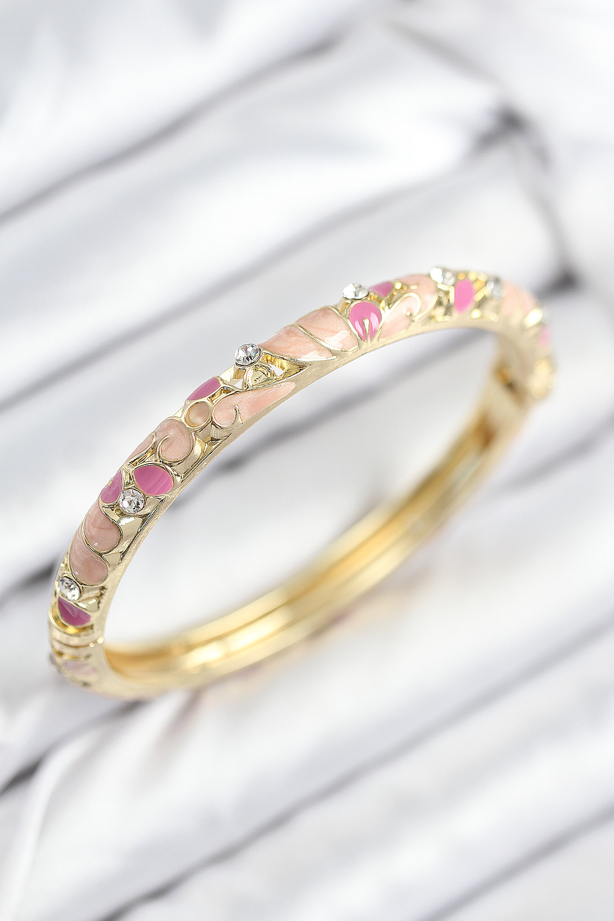Mineli Pirinç Zirkon Taşlı Pembe Çiçek Motifli Gold Kadın Kelepçe