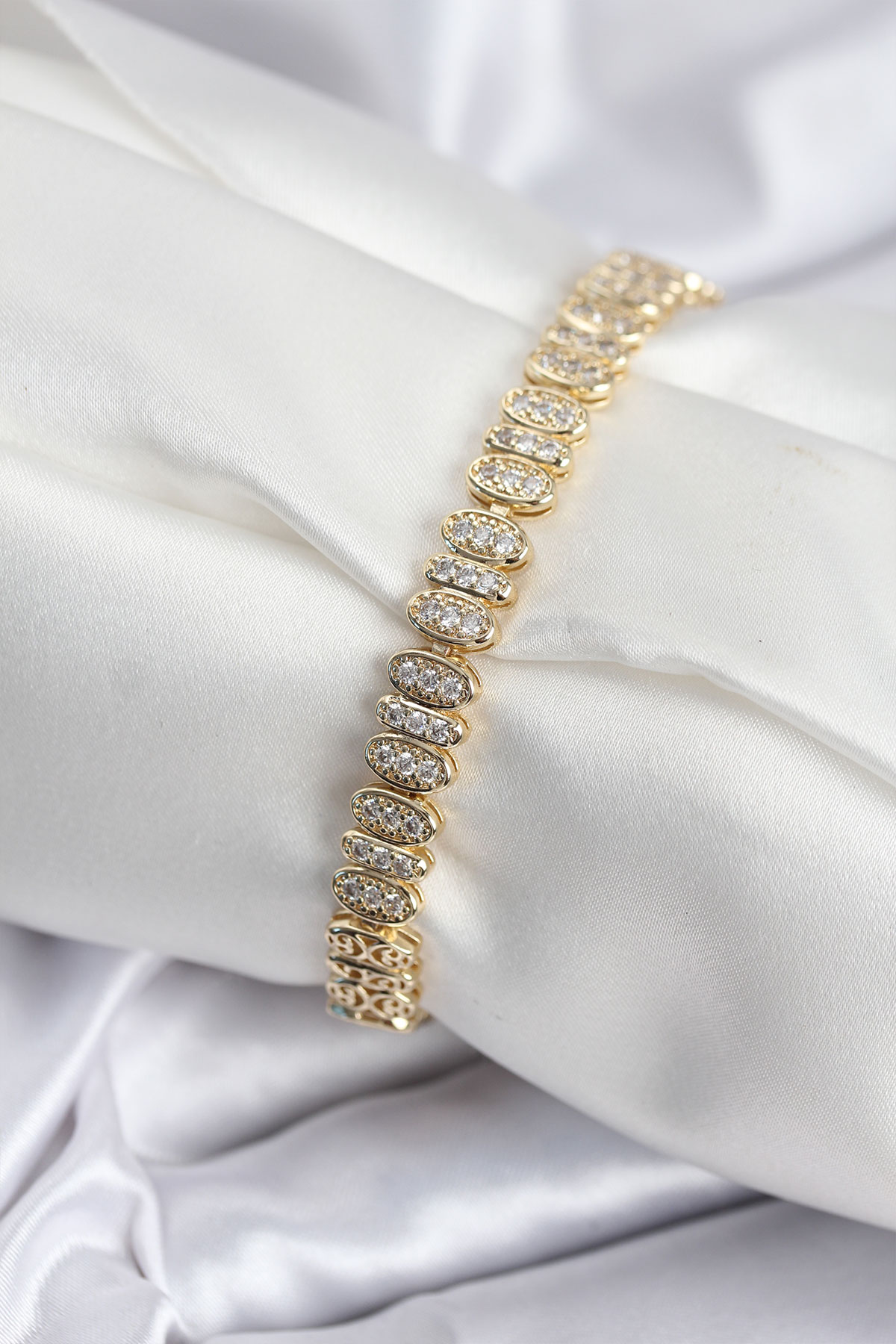 Pirinç VIP Seri Gold Renk Oval Sıralı Kadın Bileklik