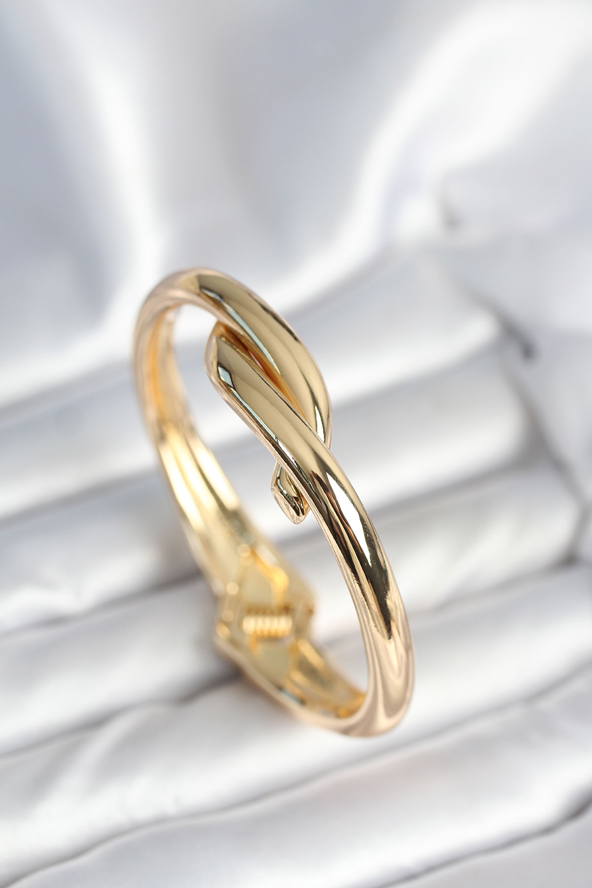 Pirinç Gold Renk Sarmal Model Kelepçe Bileklik