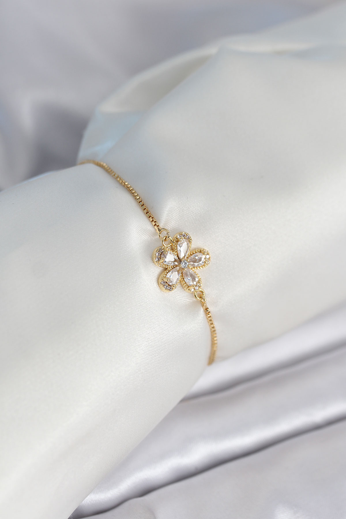 Çiçek Model Asansörlü Gold Renk Kadın Bileklik