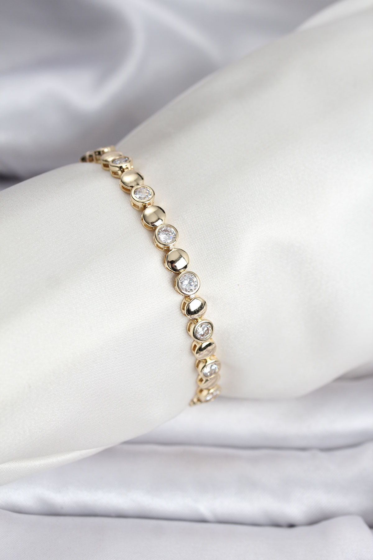14K Gold Renk Kaplama Zirkon Taşlı CM Kadın Bileklik