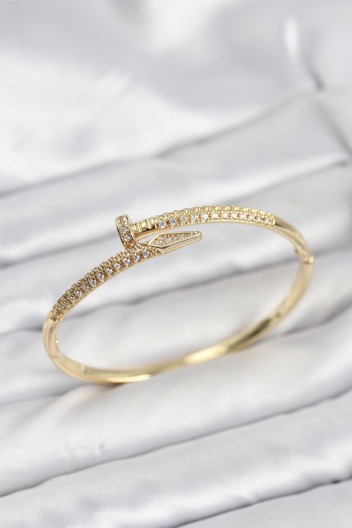Pirinç Gold Renk Zirkon Taşlı Çivi Model Kadın Kelepçe Bileklik