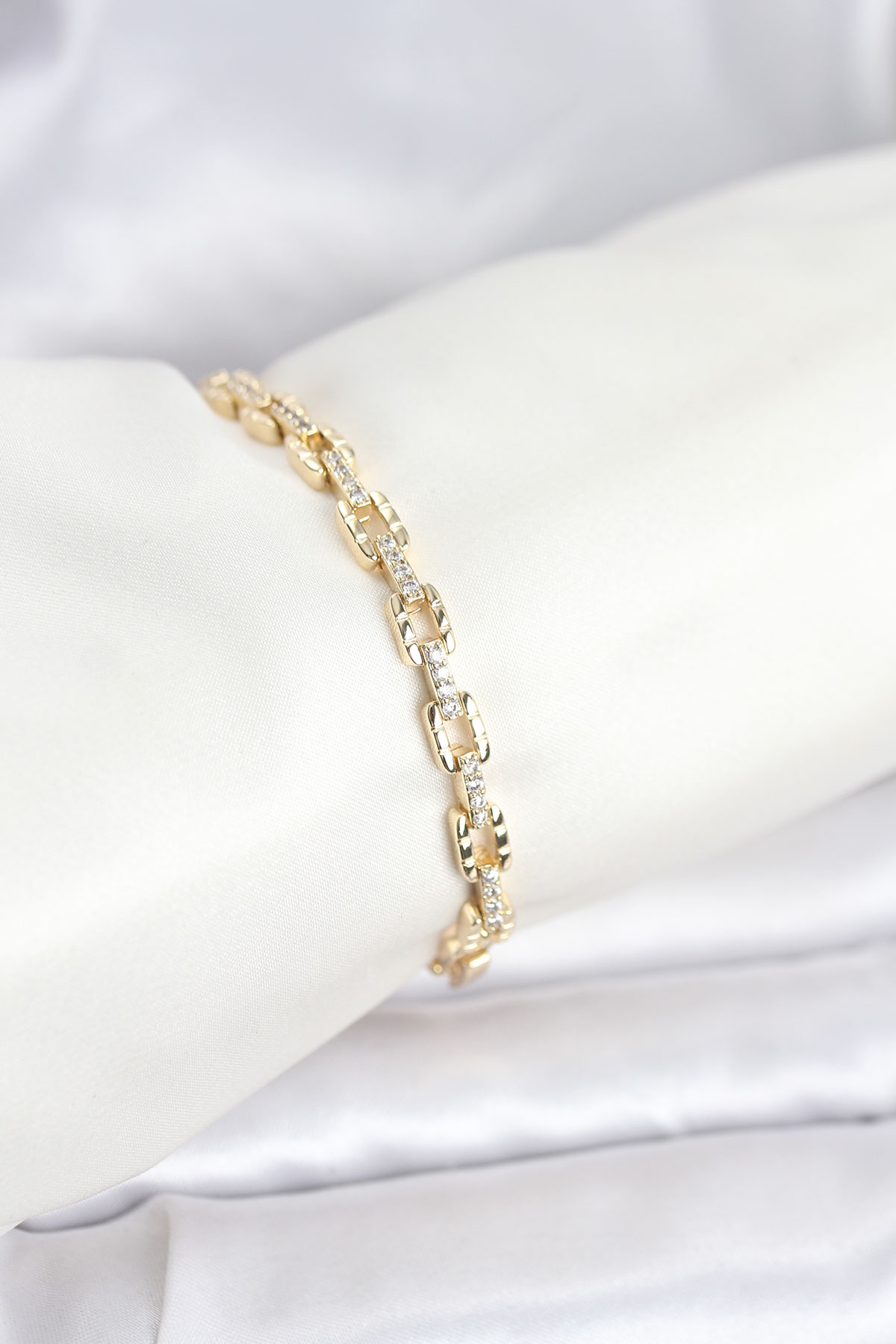 Pirinç Gold Renk VIP Seri Zincir Model Zirkon Taşlı Kadın Bileklik