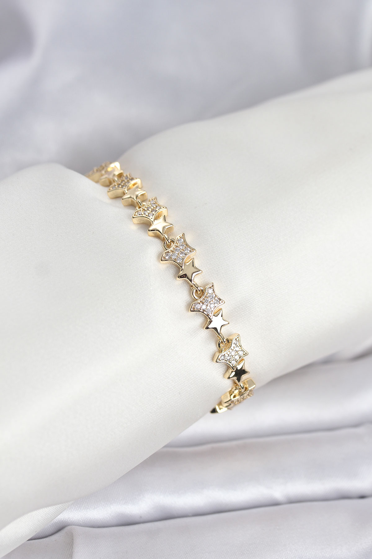 Pirinç Gold Renk VIP Seri Yıldız Model Zirkon Taşlı Kadın Bileklik