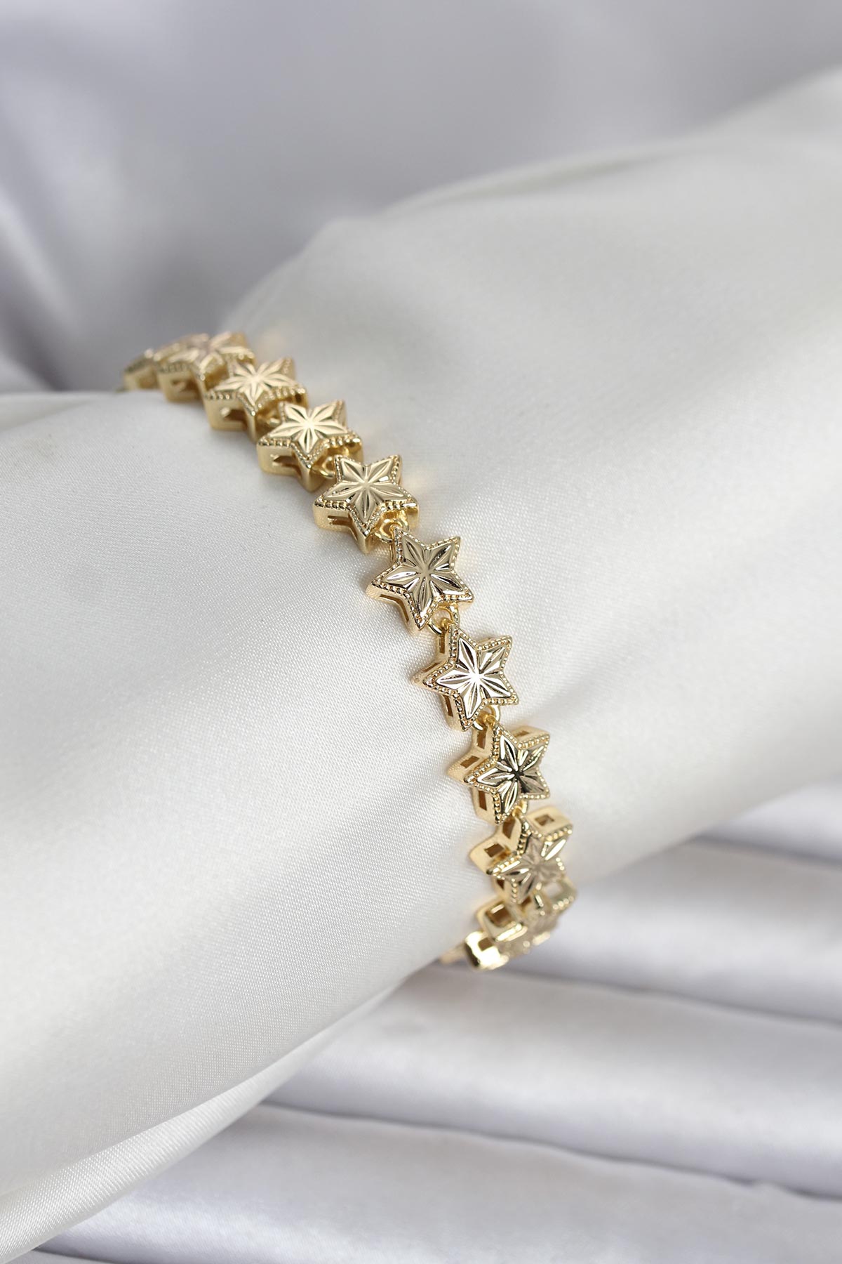 Pirinç Gold Renk Yıldız Model Kadın Bileklik