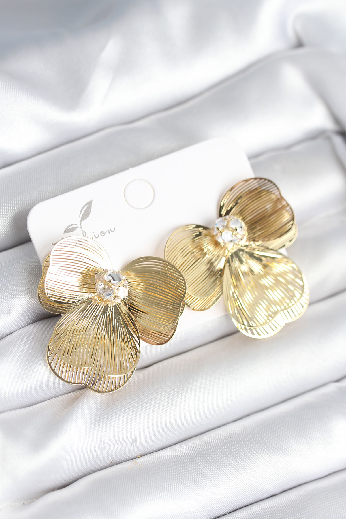 Çiçek Model Gold Renk Pirinç Kadın Küpe