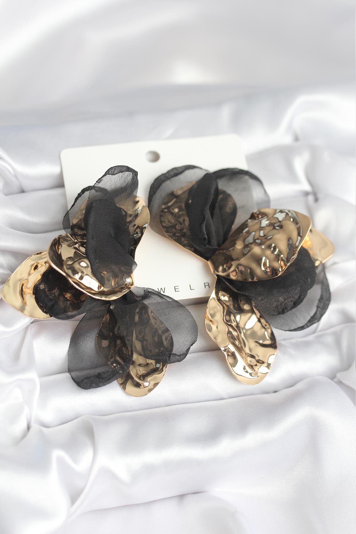 Pirinç Gold Renk Siyah Tüllü Lotus Kadın Küpe