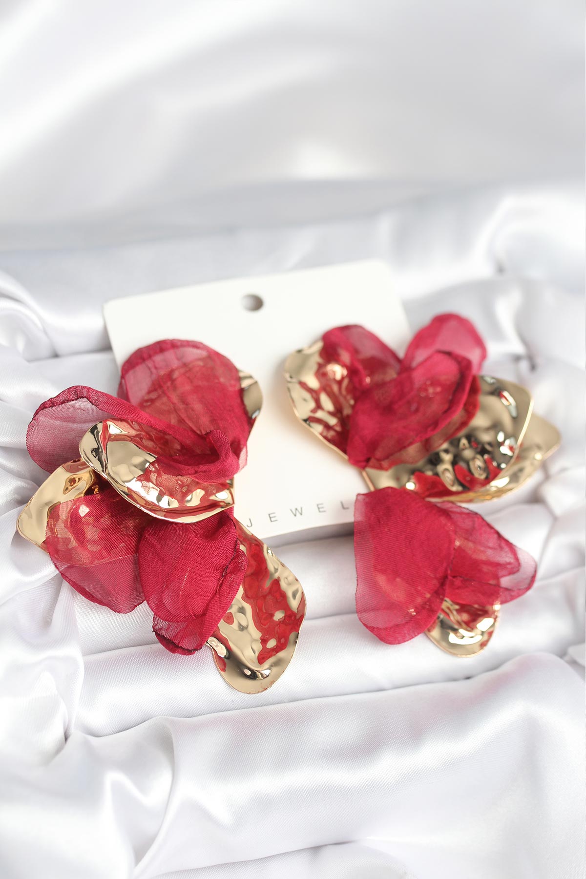 Pirinç Gold Renk Bordo Tüllü Lotus Kadın Küpe