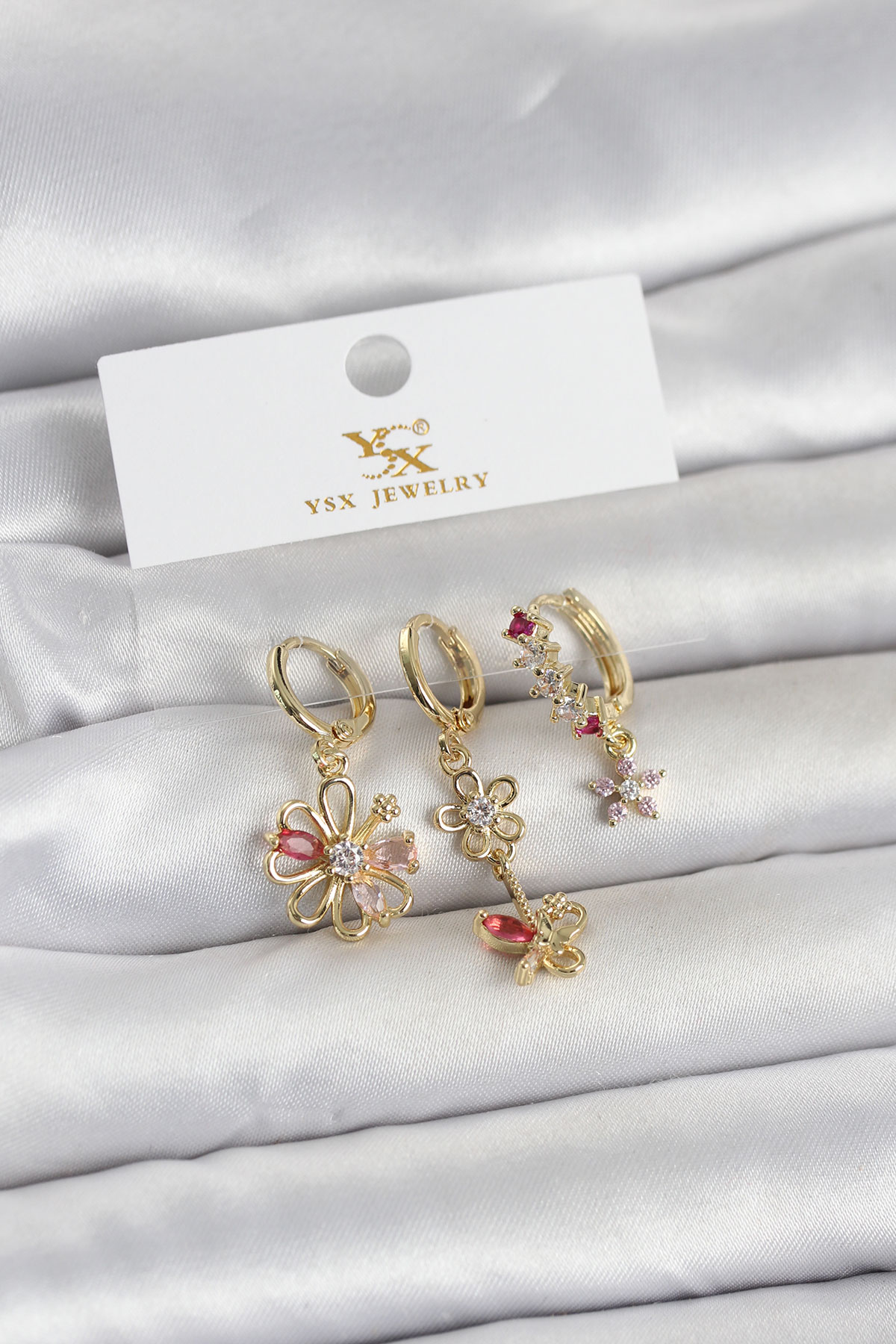 Pirinç Gold Renk Çiçek Model 3’lü Kadın Küpe