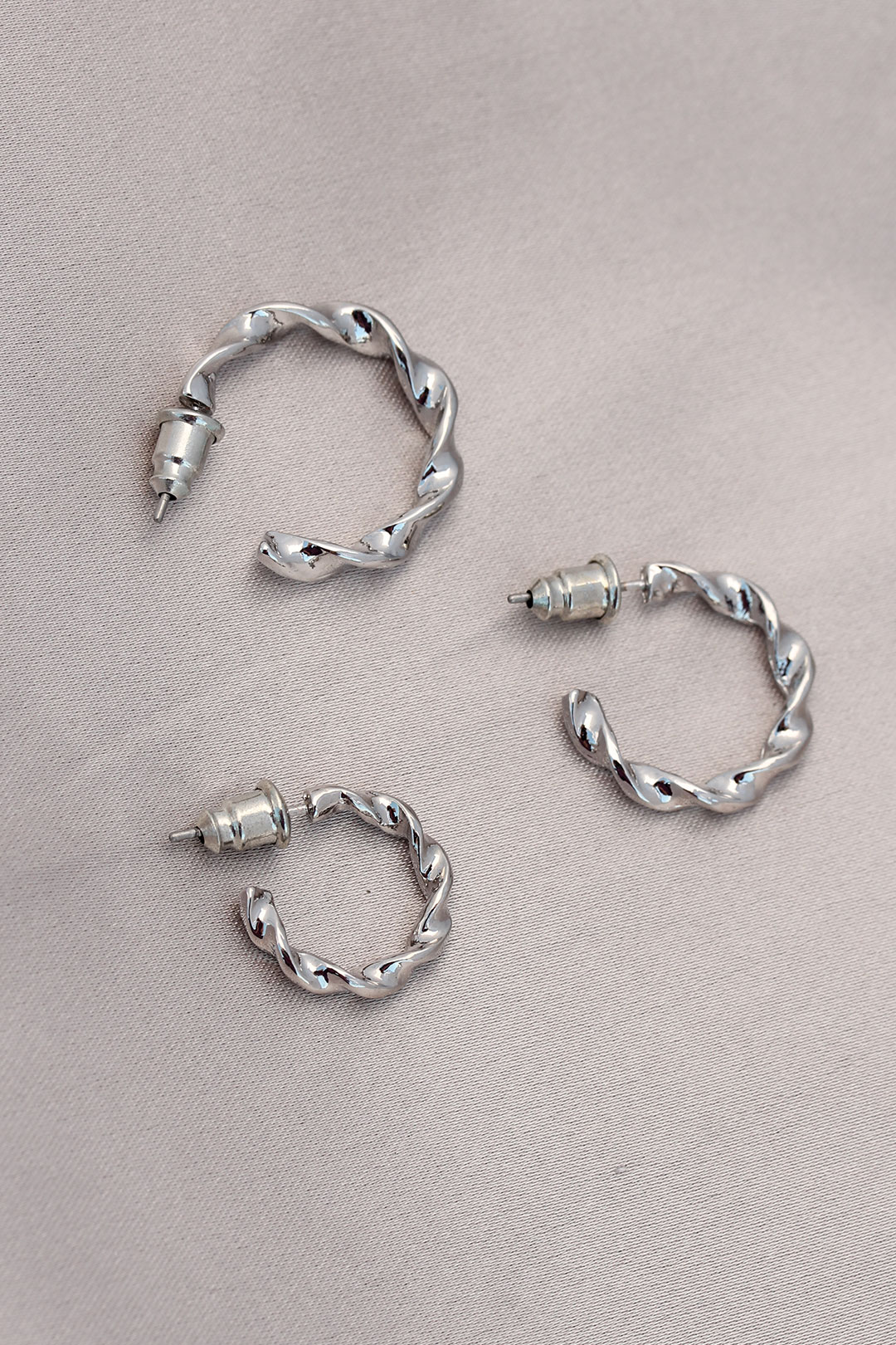 Burgu Model Gümüş Metal Küpe Seti