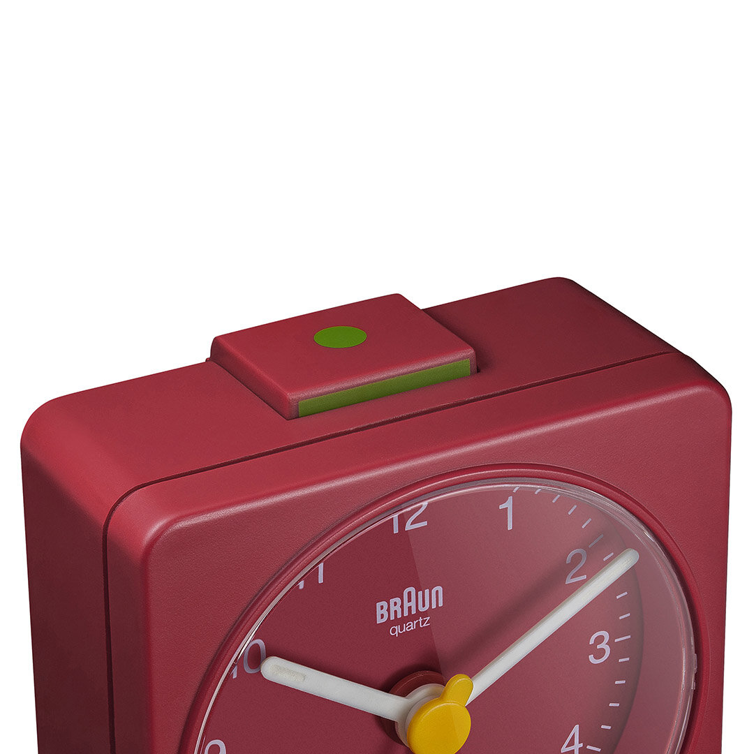 BRAUN BC02R KIRMIZI KLASİK SEYAHAT ANALOG ALARMLI MASA SAATİ