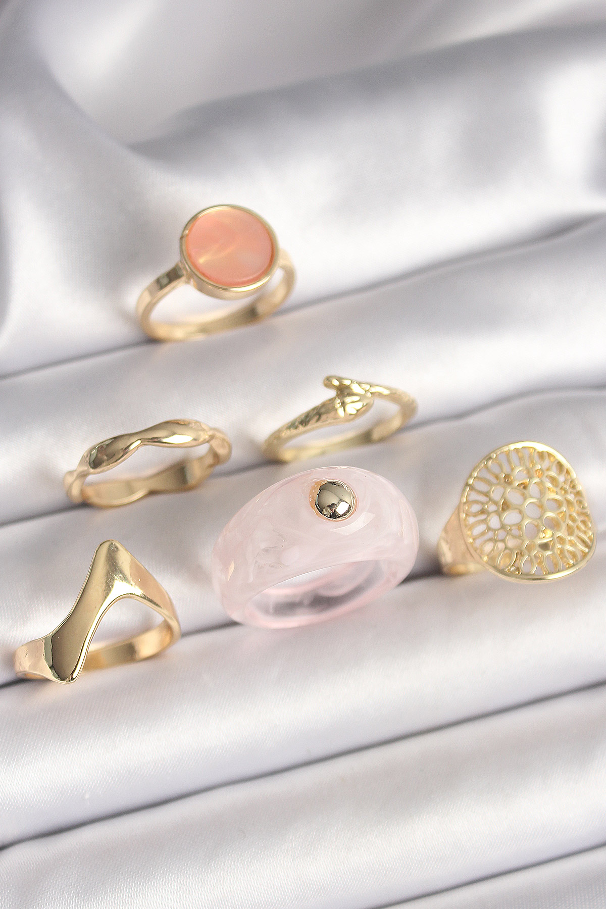 Pirinç Gold Renk Pembe Plastik Yüzük Model Daire Pembe Mine Yılan Detay 6’Lı Kadın Yüzük Seti
