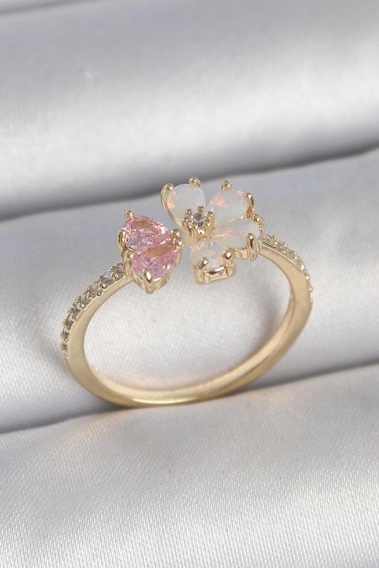 Pirinç Gold Renk Beyaz Mineli Pembe Zirkon Taşlı Çiçek Model Kadın Yüzük