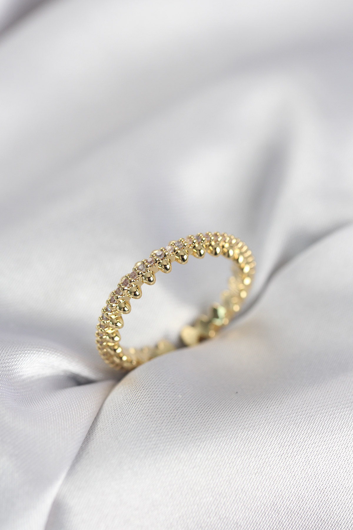 Gold Renk Sıralı Zirkon Taşlı Model Kadın Yüzük