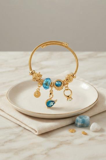 Mavi Kuğu Model Gold Renk Charmlı Bileklik