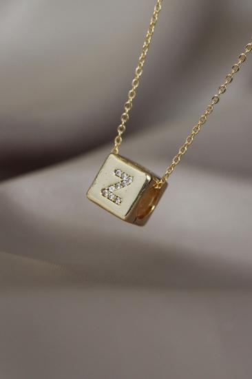 Gold Renkli Küp Model Zirkon Taşlı Z Harfli Kolye