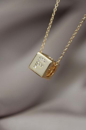 Küp Model Gold Renk Zirkon Taşlı F Harfli Kolye