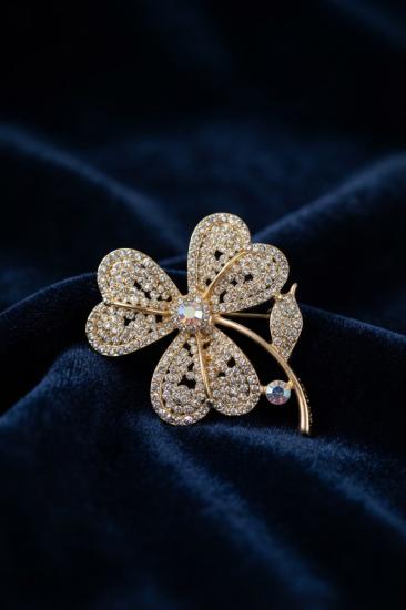 Gold Renk Zirkon Taşlı Yonca Model Broş