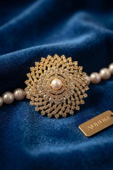 Gold Renk Zirkon Taşlı İnci Detaylı Kadın Broş