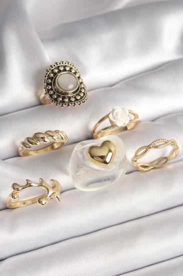 Pirinç Gold Renk Beyaz Gül Figür Kalp İşlemeli Sarmal Detay 6’Lı Kadın Yüzük Seti