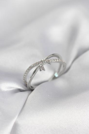 Gümüş Renk Zirkon Taşlı Fiyonk Model Kadın Yüzük