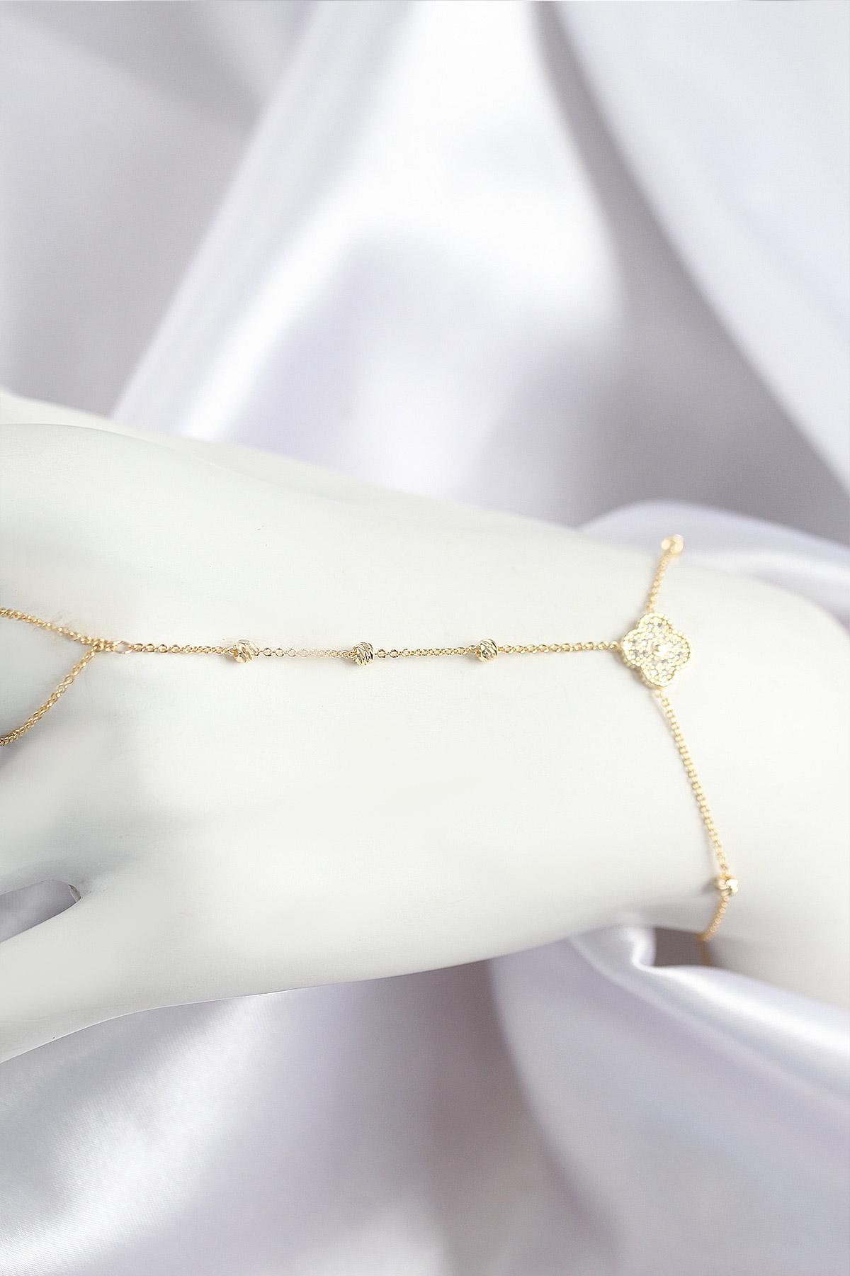 Pirinç Zirkon Taşlı Yonca Model Gold Renk Şahmeran