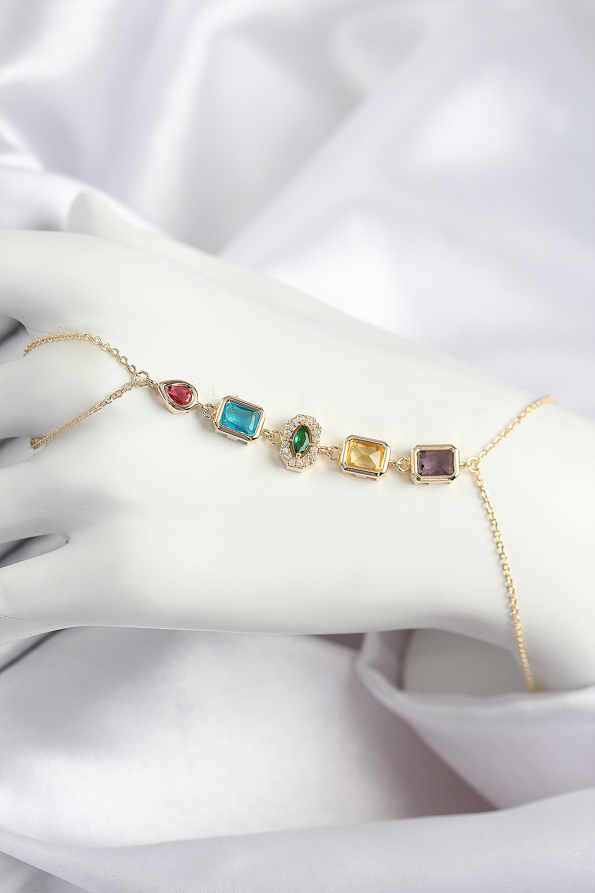 Pirinç Renkli Zirkon Taşlı Model Gold Renk Şahmeran